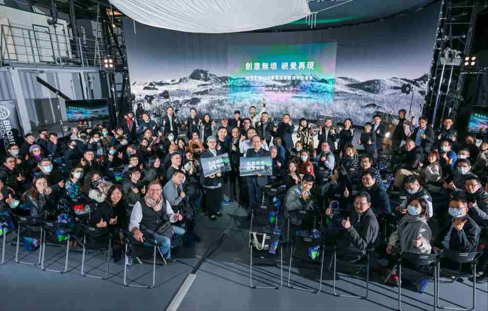 再现影像LED虚拟制作摄影棚整合拍摄场景、、、内容制作、、、技术指导到设备租借一站式服务，，，可望提升LED虚拟制作的影视效能，，进而产出更多高质量细致作品