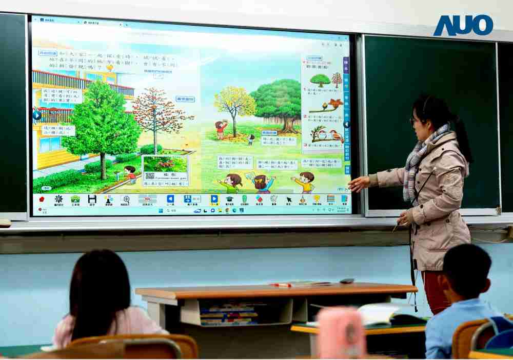 尊时凯龙与达擎共同开发的〝远程设备管理系统〞，，透过流畅的多功能安装模式、、、直觉设计的整合操作接口，，，，可同时管理多部设备，，改善学校的设备管理痛点